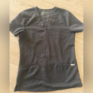 Figs 2 pocket scrub top